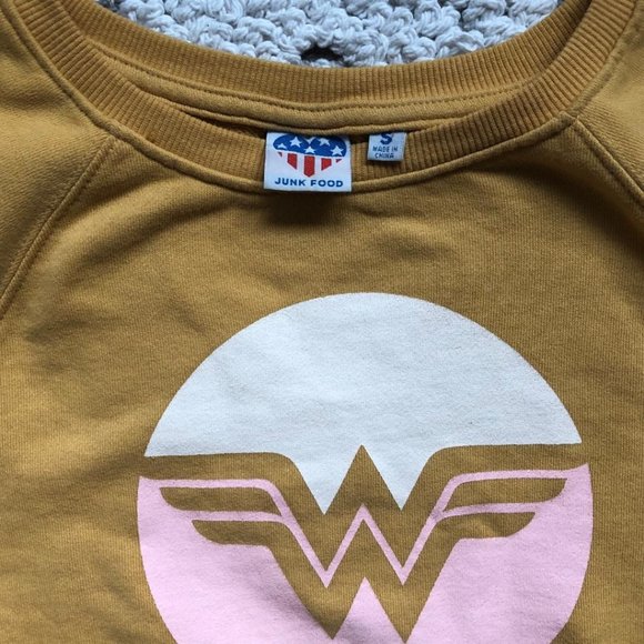 Wonder Woman Crew Neck Sweatshirt - Picture 3 of 3